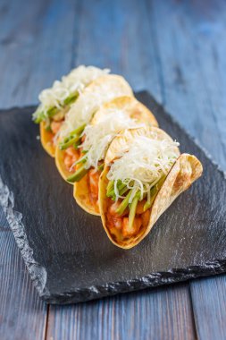 Etli Meksika tacoları.