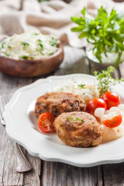 Et pirzola peynir ile.