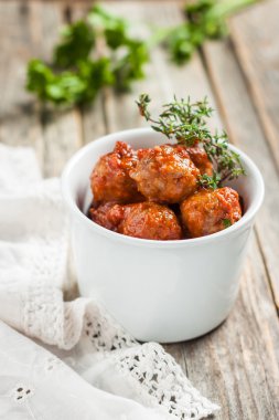 Domates soslu köfte.