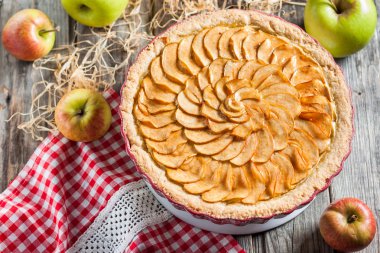 elmalı turta süzme peynir ile.