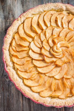 elmalı turta süzme peynir ile.