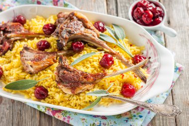 Pirinç ve kiraz soslu pirzola