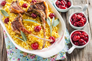 Pirinç ve kiraz soslu pirzola