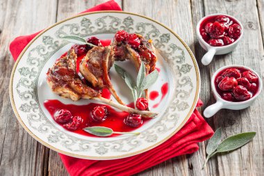 Kiraz soslu kuzu raf