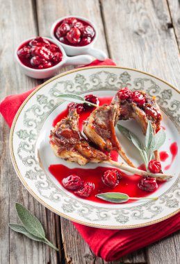 Kiraz soslu kuzu raf