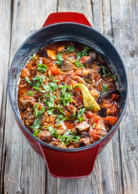 Patlıcan soslu kızarmış kuzu