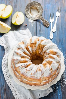 elmalı turta. Charlotte.