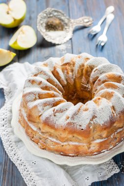 elmalı turta. Charlotte.