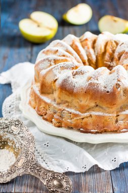 elmalı turta. Charlotte.