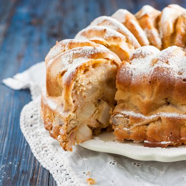 elmalı turta. Charlotte.