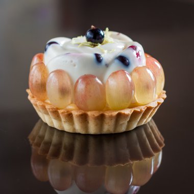 Tartlets çilek panna cotta ile