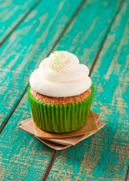緑のクリーム ケーキ — ストック写真