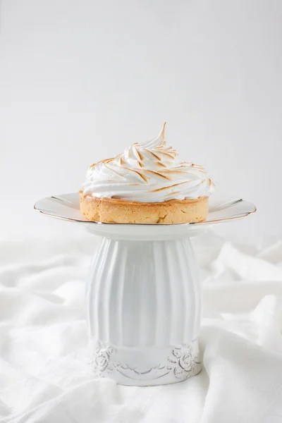 Cupcakes with meringue on a white — Stock Photo, Image