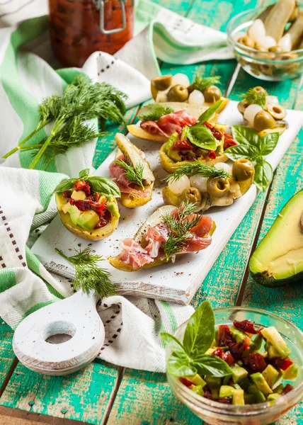 Batatas recheadas com legumes . — Fotografia de Stock