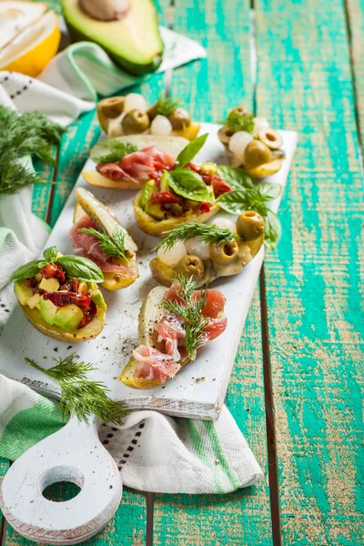 Batatas recheadas com legumes . — Fotografia de Stock