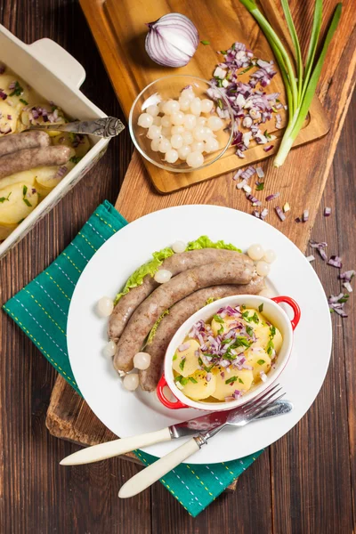 Salsichas de Viena com salada de batata — Fotografia de Stock