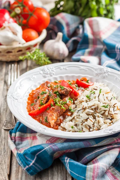 Biber ve domates ile sığır eti güveç