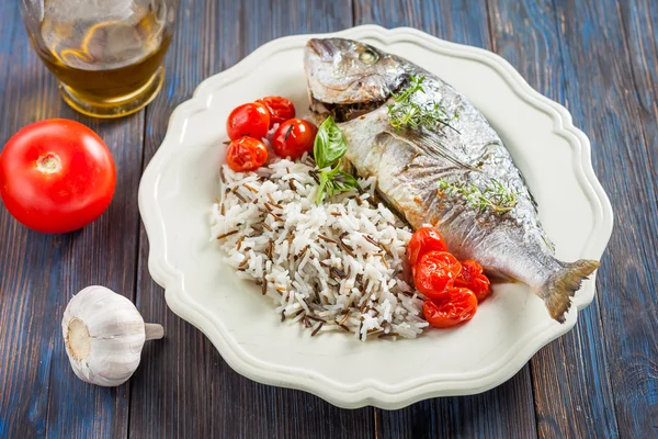 Gebakken Sea bream/Dorado — Stockfoto