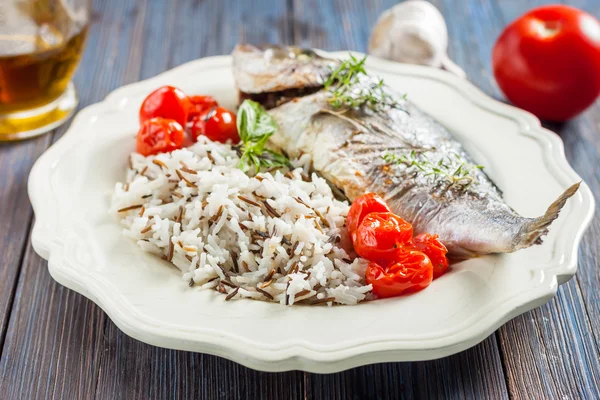 Gebakken Sea bream/Dorado — Stockfoto