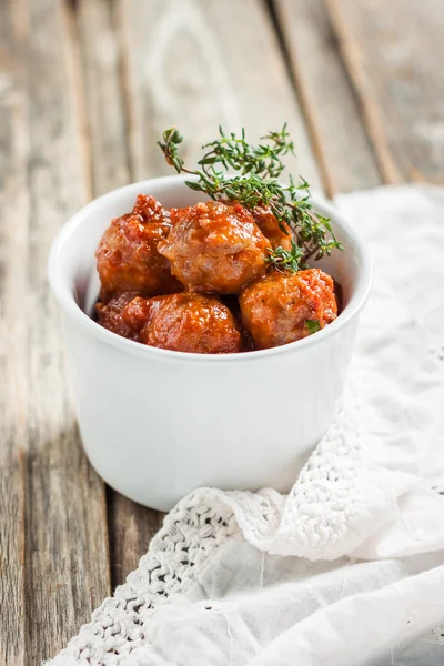 Boulettes de viande en sauce tomate — Photo