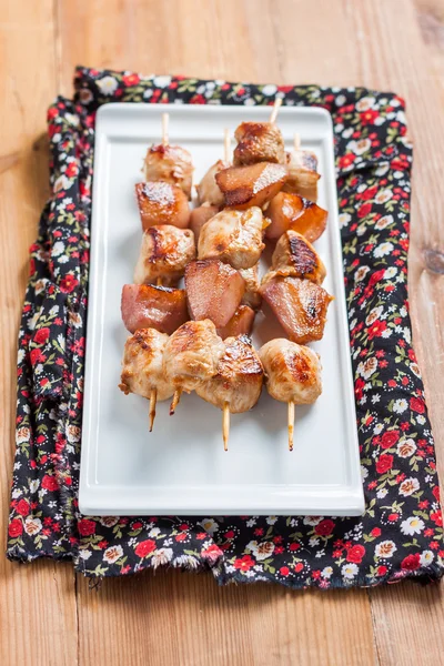 Tavuk şiş ile şarap armut