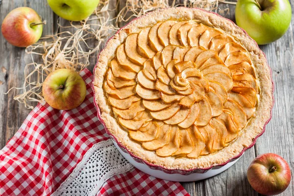 elmalı turta süzme peynir ile.