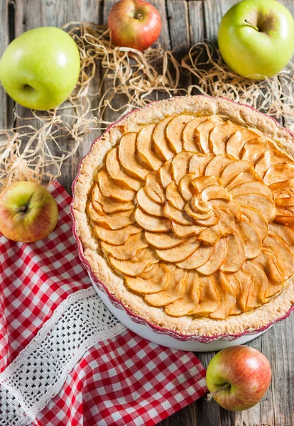 elmalı turta süzme peynir ile.