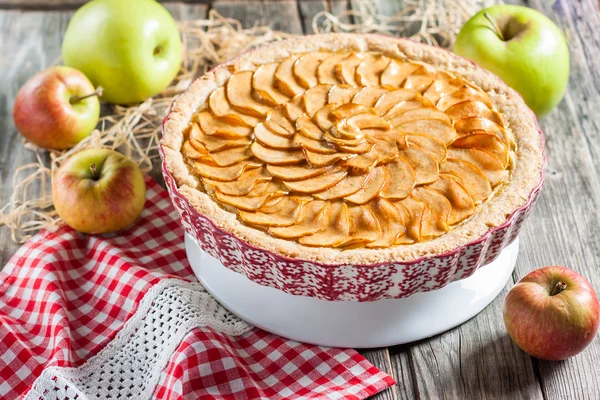 elmalı turta süzme peynir ile.