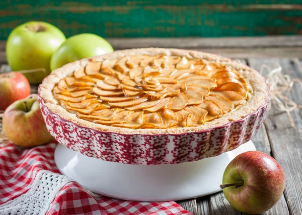 elmalı turta süzme peynir ile.