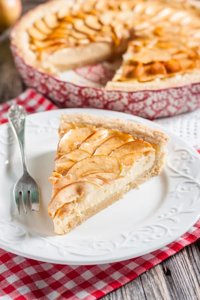 Tarte aux pommes tranchée — Photo