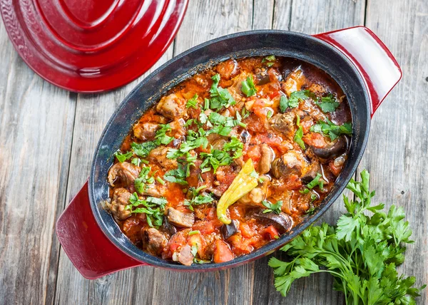 Patlıcan soslu kızarmış kuzu