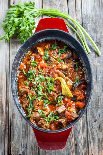 Patlıcan soslu kızarmış kuzu