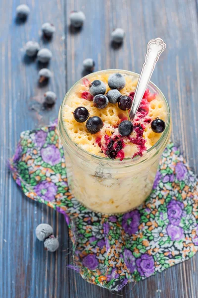 Blackcurrant pasta bir kupa