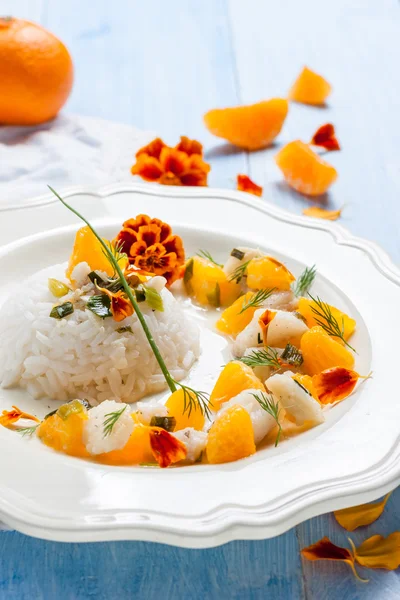 Fish in citrus sauce with rice.