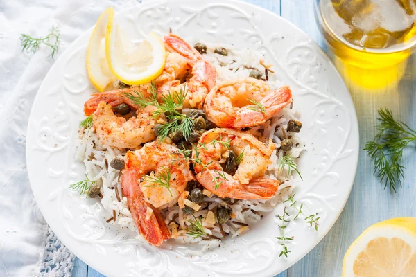 Shrimp with capers, lemon and wild rice — Stock Photo, Image