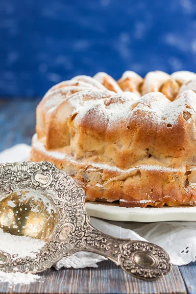 elmalı turta. Charlotte.