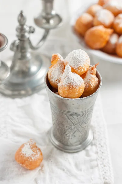 Пончики с сахарной пудрой — стоковое фото