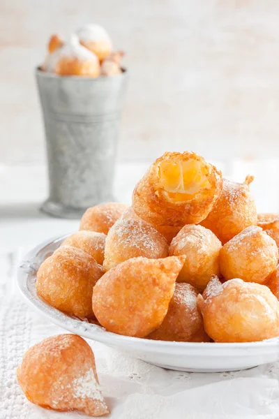 pudra şekeri ile çörek