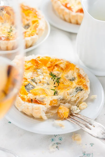 Quiche con zucca e formaggio blu . — Foto Stock