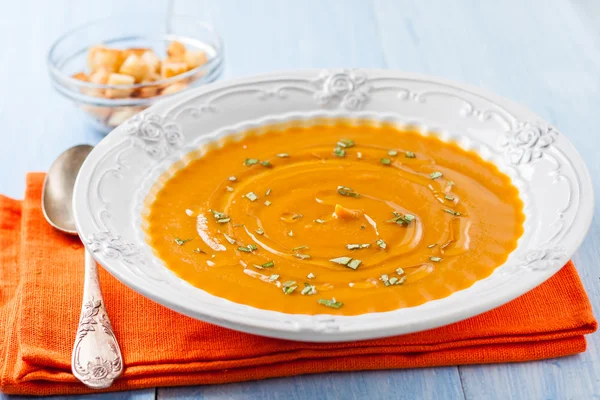 Autumn pumpkin soup with olive oil — Stock Photo, Image