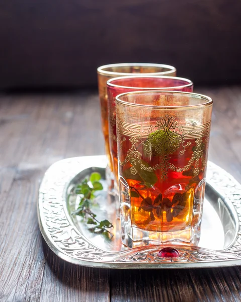 Marokkói menta tea, a hagyományos szemüveg — Stock Fotó