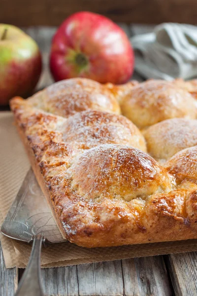 Pastel con manzanas y mandarinas —  Fotos de Stock