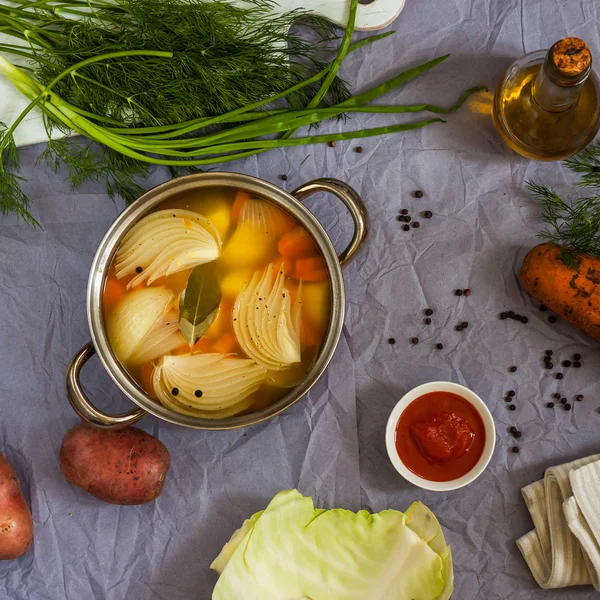 Sopa de verduras en la sartén —  Fotos de Stock