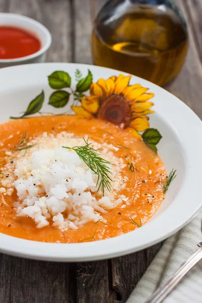 Вегетаріанське суп-пюре з овочами та рисом — стокове фото