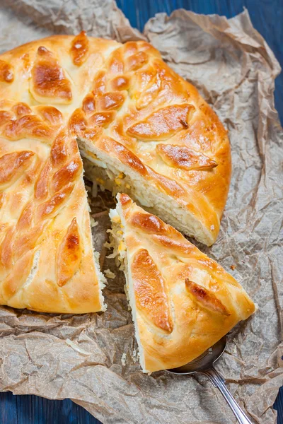 Yeast cake with filling - stewed cabbage with egg. — Stock Image Yeast cake with filling - stewed cabbage with egg. Stock Picture