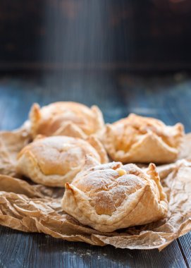 pasta puf böreği ve choux Pasta krema ile