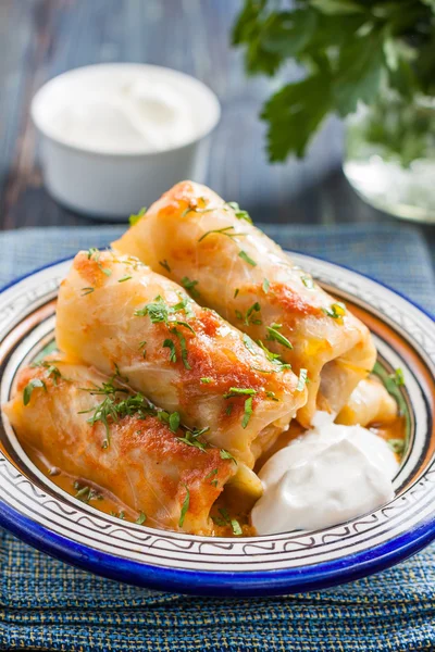 kelem dolmasi - Stuffed cabbage leaves.