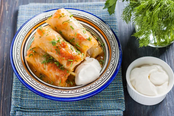 kelem dolmasi - Stuffed cabbage leaves.