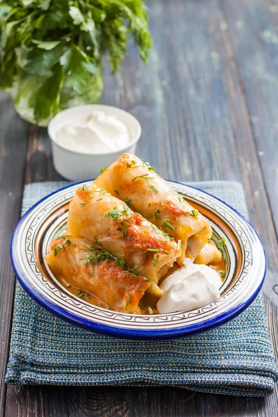 Kelem dolmasi - Stuffed cabbage leaves. — Stock Photo, Image