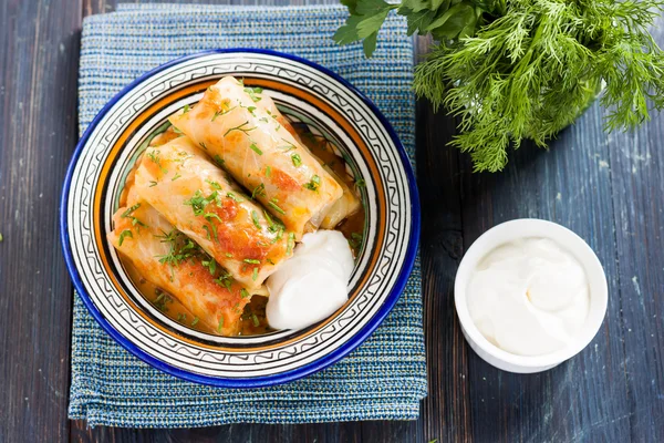 kelem dolmasi - Stuffed cabbage leaves.